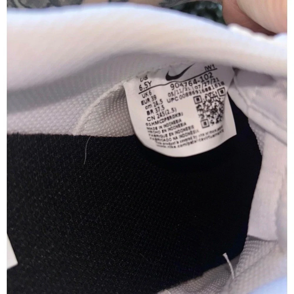 Nike‎ Cortez Basic White Black Sneakers Youth Size 6.5Y Mens 6.5 Womens 8